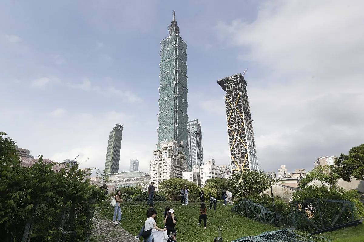 彭博調查：台今年GDP成長率逐季下滑 央行年底降息半碼